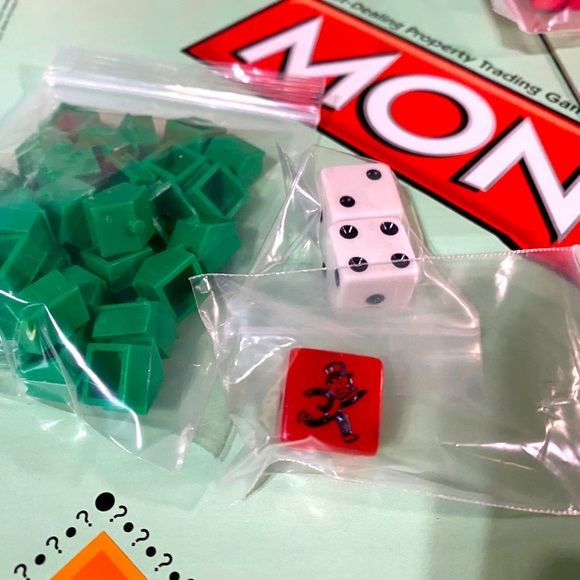 MONOPOLY GAME VTG 2013 CLASSIC CAT TOKEN INCLUDED GAME IS COMPLETE, SEALED CARDS - Picture 5 of 16